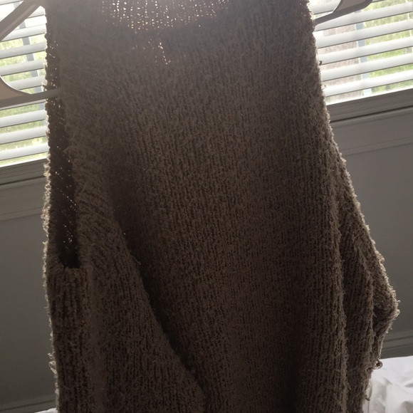 Cold shoulder sweater - Picture 3 of 4